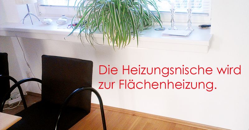 Geschlossene Heizungsnische unter einer Fensterbank mit dem Schriftzug „Die Heizungsnische wird zur Flächenheizung.“